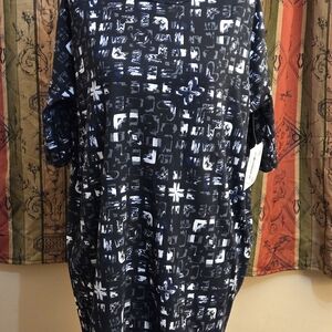 New LuLaRoe Abstract Black and White Tunic Top